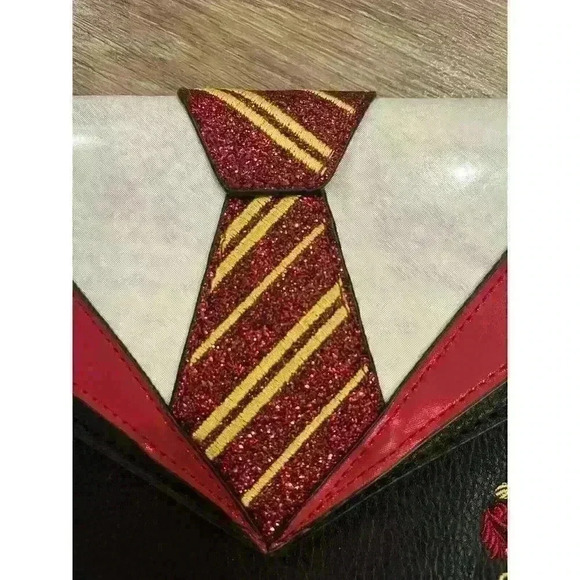 Danielle Nicole Harry Potter Gryffindor Uniform Clutch Red Optional Strap - Picture 3 of 9